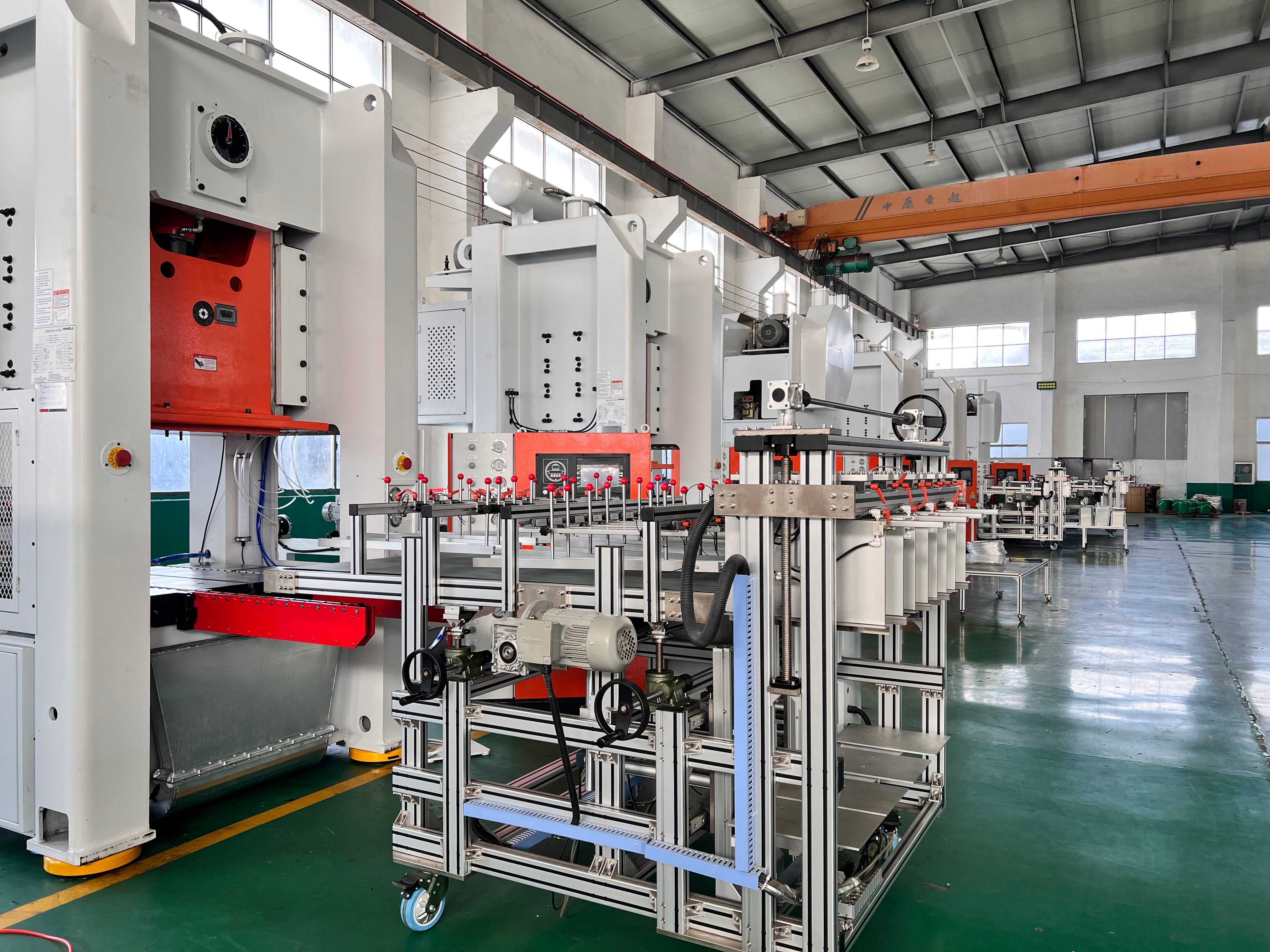 Blog công ty mới nhất về Tại sao các tiệm bánh ở Mỹ chuyển sang các thùng chứa nhôm (và cách cung cấp chúng)