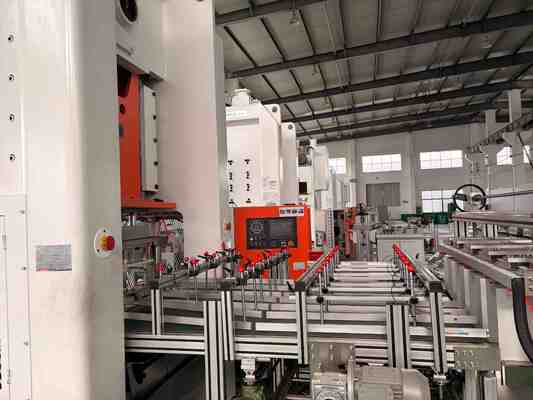 Mua Máy làm hộp nhôm lá LK-T80 với thiết kế 4 khoang cho sản lượng 12000 chiếc/giờ sử dụng thép có độ chính xác cao sản xuất trực tuyến