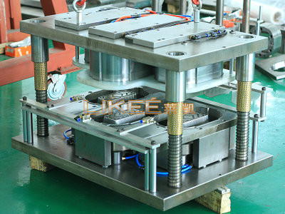 Khuôn dập nhập khẩu từ Nhật Bản để sản xuất máy làm hộp đựng bằng giấy bạc