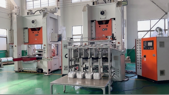 12000PCS/Hour Máy chứa nhựa nhôm với tiêu thụ không khí không dưới 0,8Mpa