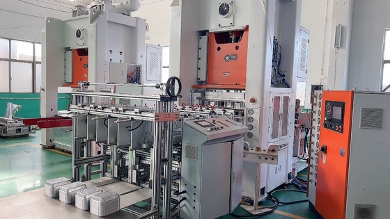 Máy chế tạo thùng chứa giấy nhôm tự động cho Mỹ