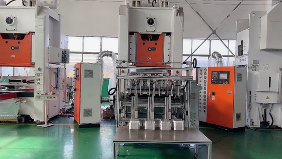Máy làm hộp đựng bằng giấy bạc nhôm 0.8Mpa 4 hướng