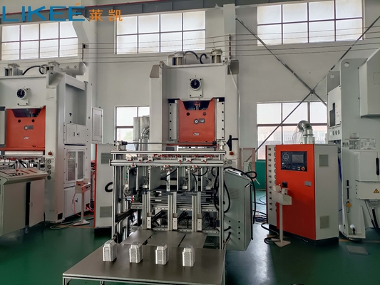 Máy làm khuôn thay đổi thuận tiện 12000 chiếc/giờ Máy làm hộp đựng thực phẩm bằng giấy nhôm