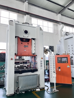 Công suất sản xuất 12000 chiếc mỗi giờ Khay nhôm lá 35-70 lần/phút Tốc độ làm việc để sản xuất nhanh