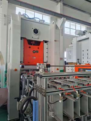 Máy đột dập hộp đựng thực phẩm LK-T80 với thay khuôn nhanh 15 phút, vận hành bởi một người