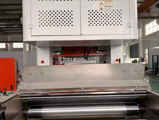 LK-T80 Máy chứa nhựa nhôm với mạch dầu đóng 12000pcs / giờ thép chính xác cao