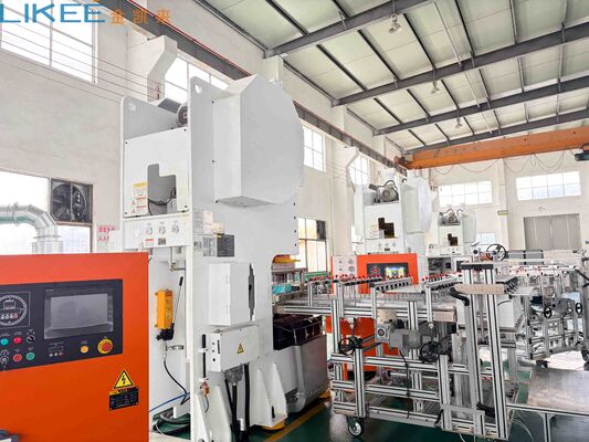 Máy chứa nhựa nhôm hoàn toàn tự động với khuôn 3 lỗ và cấu trúc khung C